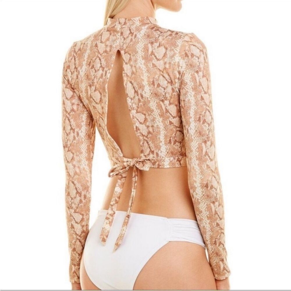 NWT Vitamin A Remy Rashguard Top - Picture 6 of 10